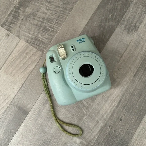 Fujifilm Instax Mini 8 - Picture 1 of 5